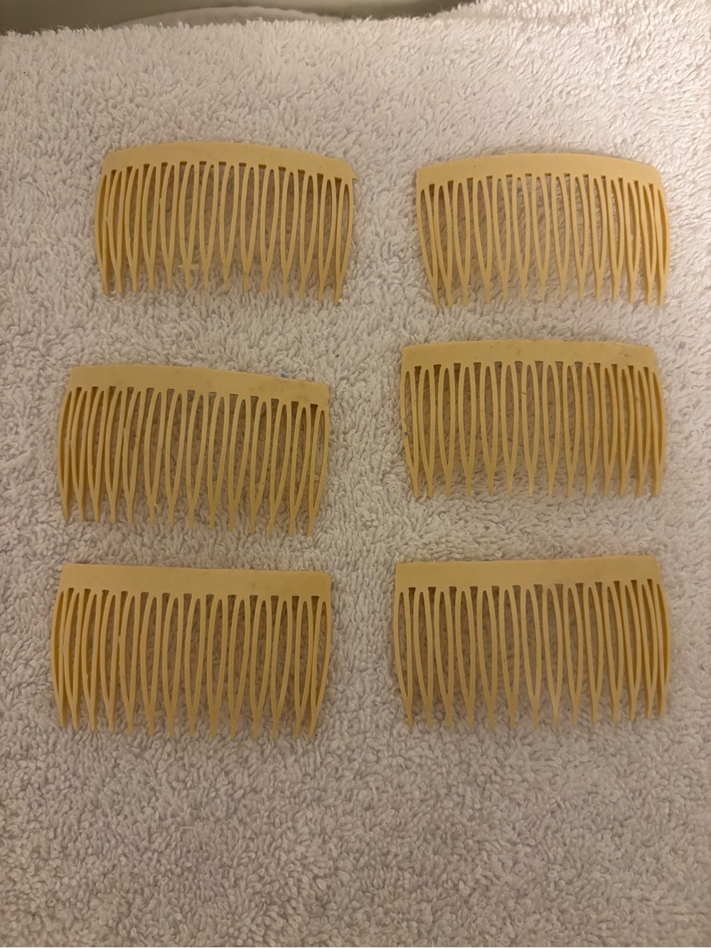 Lot of vintage goody side combs